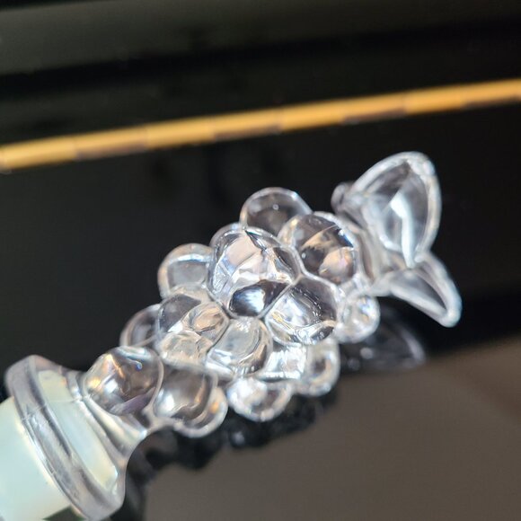 Mikasa Austria crystal bottle stopper with grape design. - Picture 2 of 6